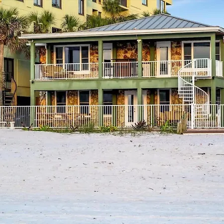 Stones Throw Beachfront Family Suite #3 Views